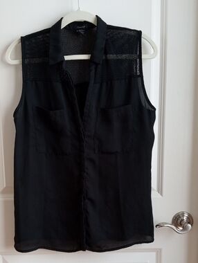 Timing Black Sleeveless Mesh-Yoke Button-Front Top. Size Large